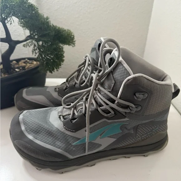 Altra Gray and Blue Athletic Shoes - Picture 4 of 10